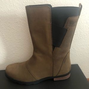 Sorel Emelie Mid Boot in Black/Major